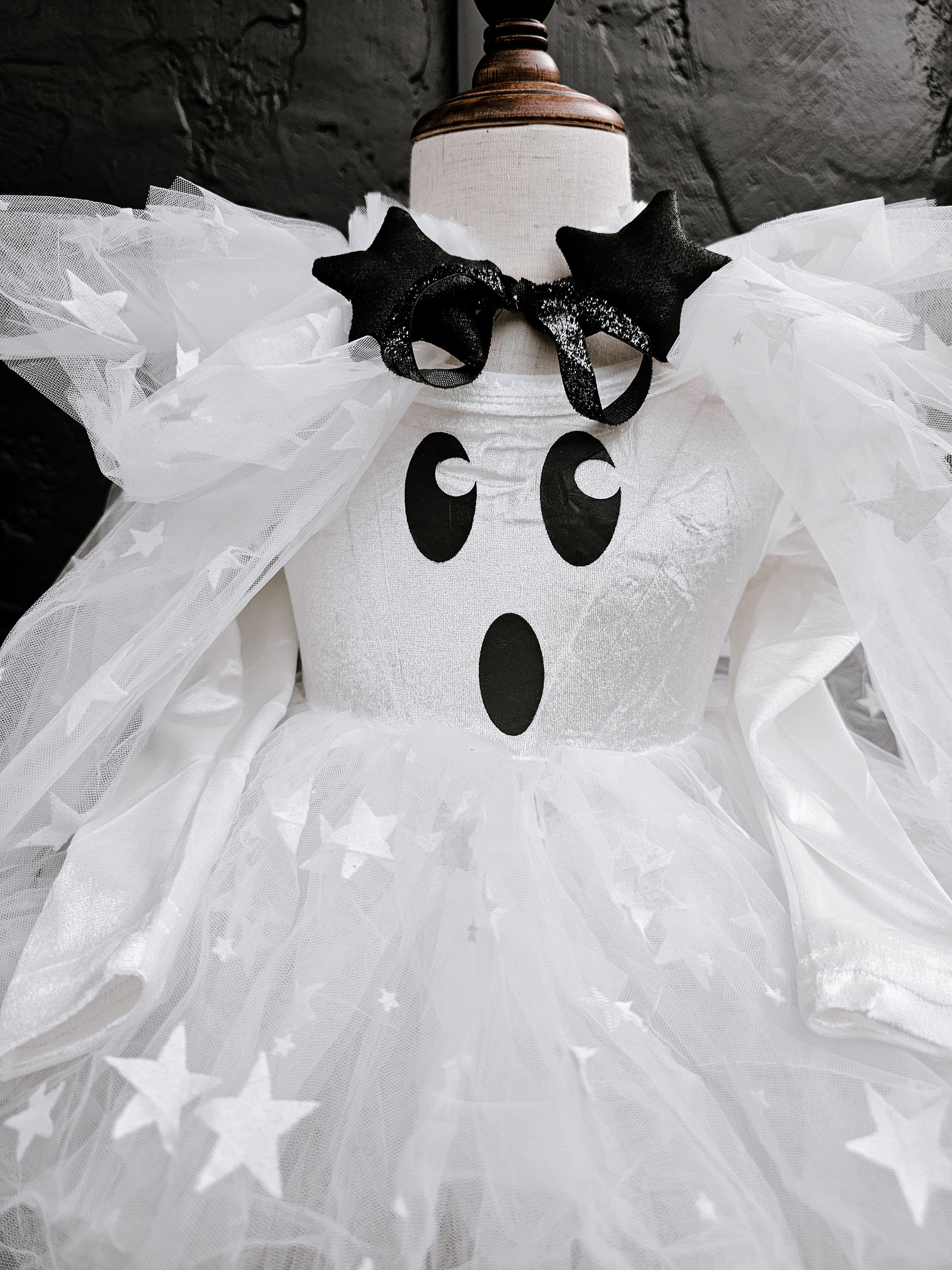 white ghost dress ATAMET Women Gossamer Costume Gothic Victorian Fancy up for Halloween (White, Large) : Clothing, Shoes & Jewelry The ensemble is designed for ease of wear Halloween Ghost Tutu Dress Costume,