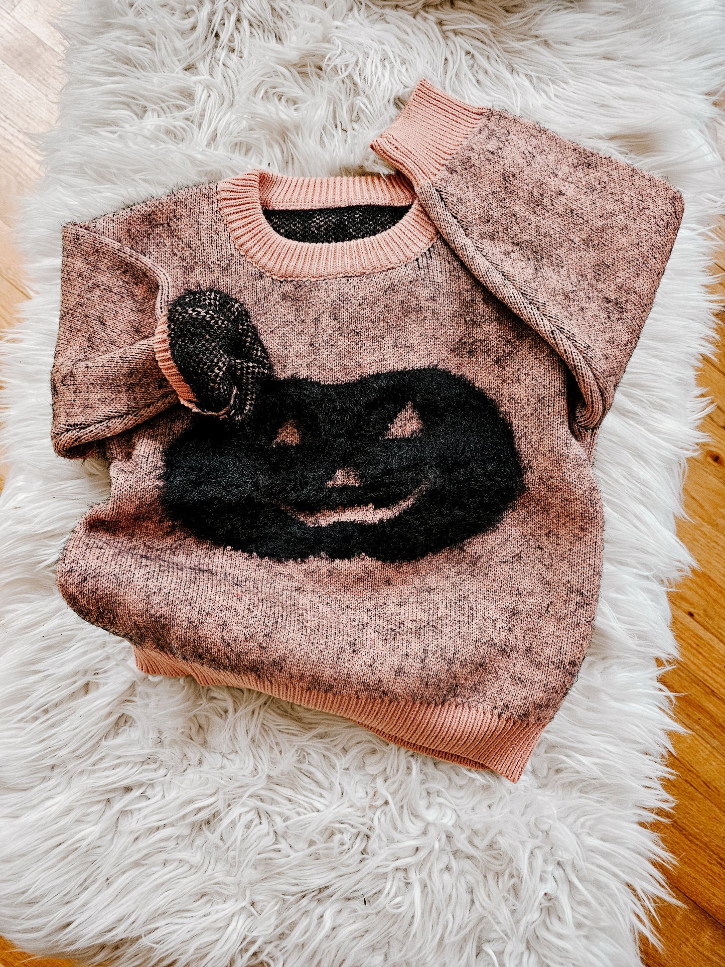 Pumpkin fuzzy skull sweater