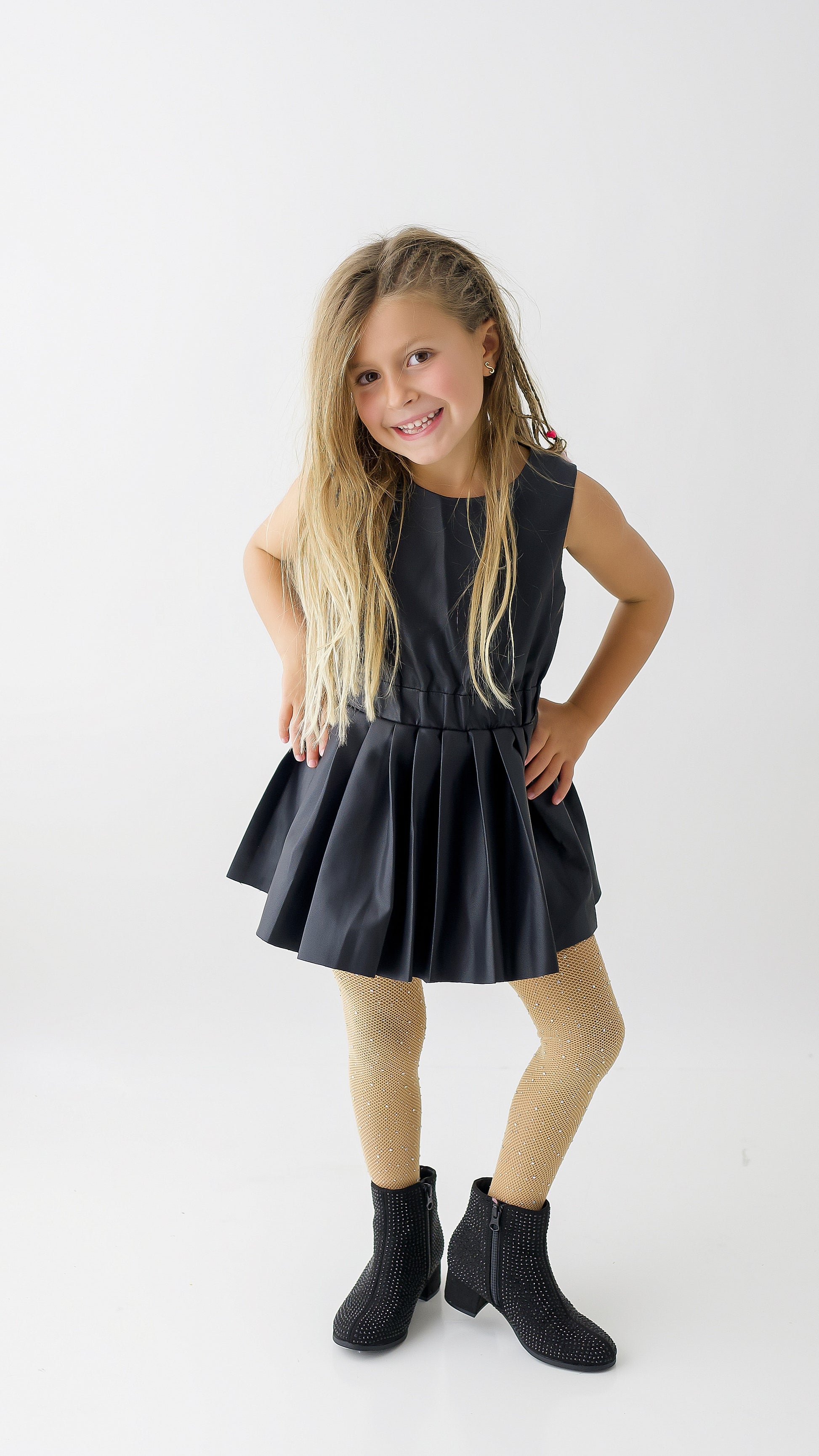 Black faux leather pleated dress 4t Black faux leather pleated dress 4t